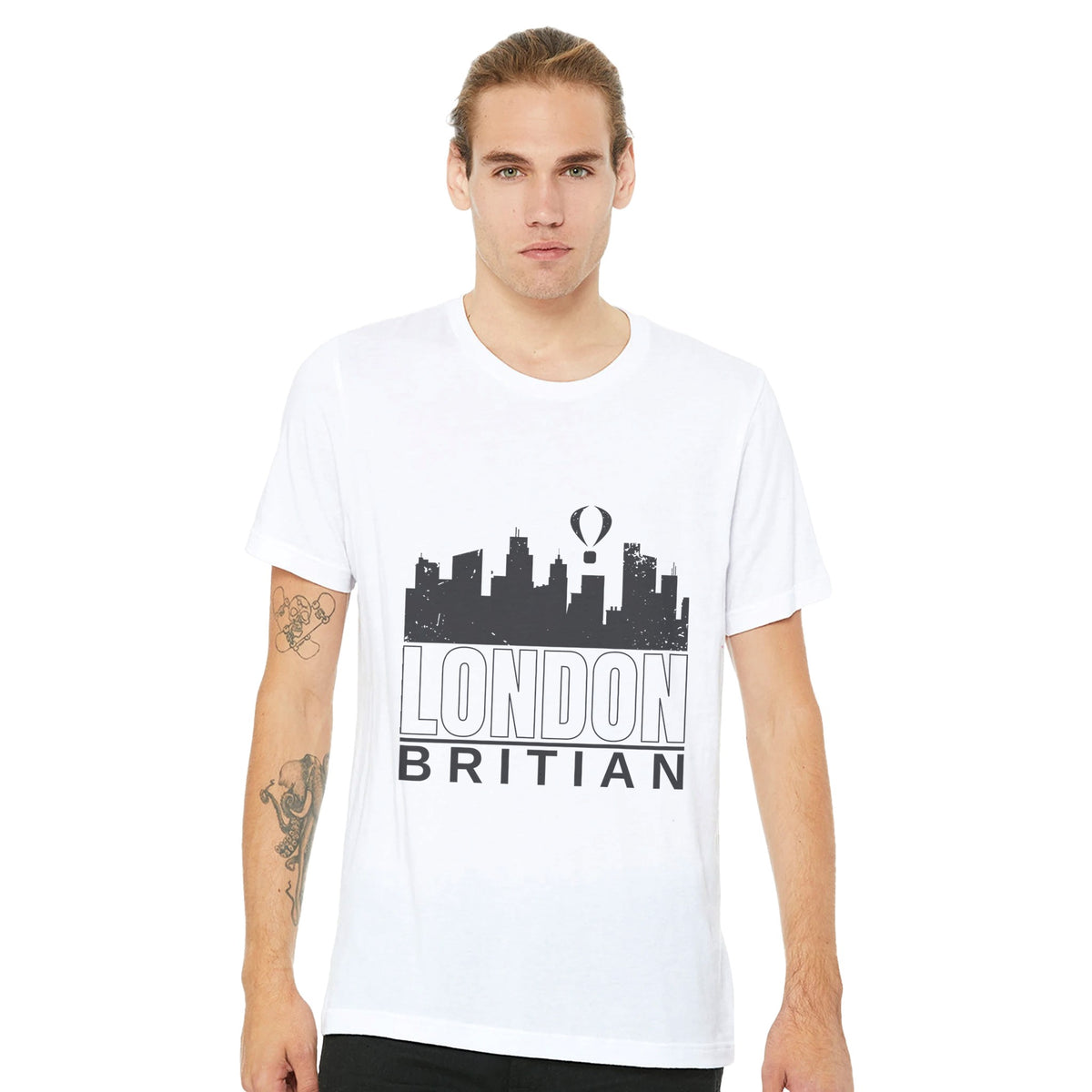 London in Monochrome Elegance - - Crewneck T-shirts