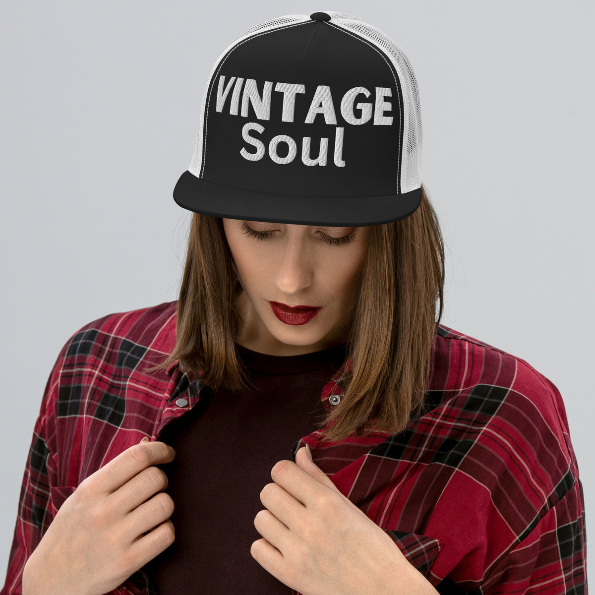 Vintage Soul - Timeless Charm in a Trucker Cap - Black White -