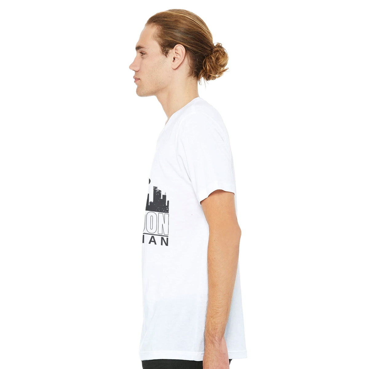 London in Monochrome Elegance - - Crewneck T-shirts